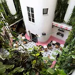 Hotel Grand Amour